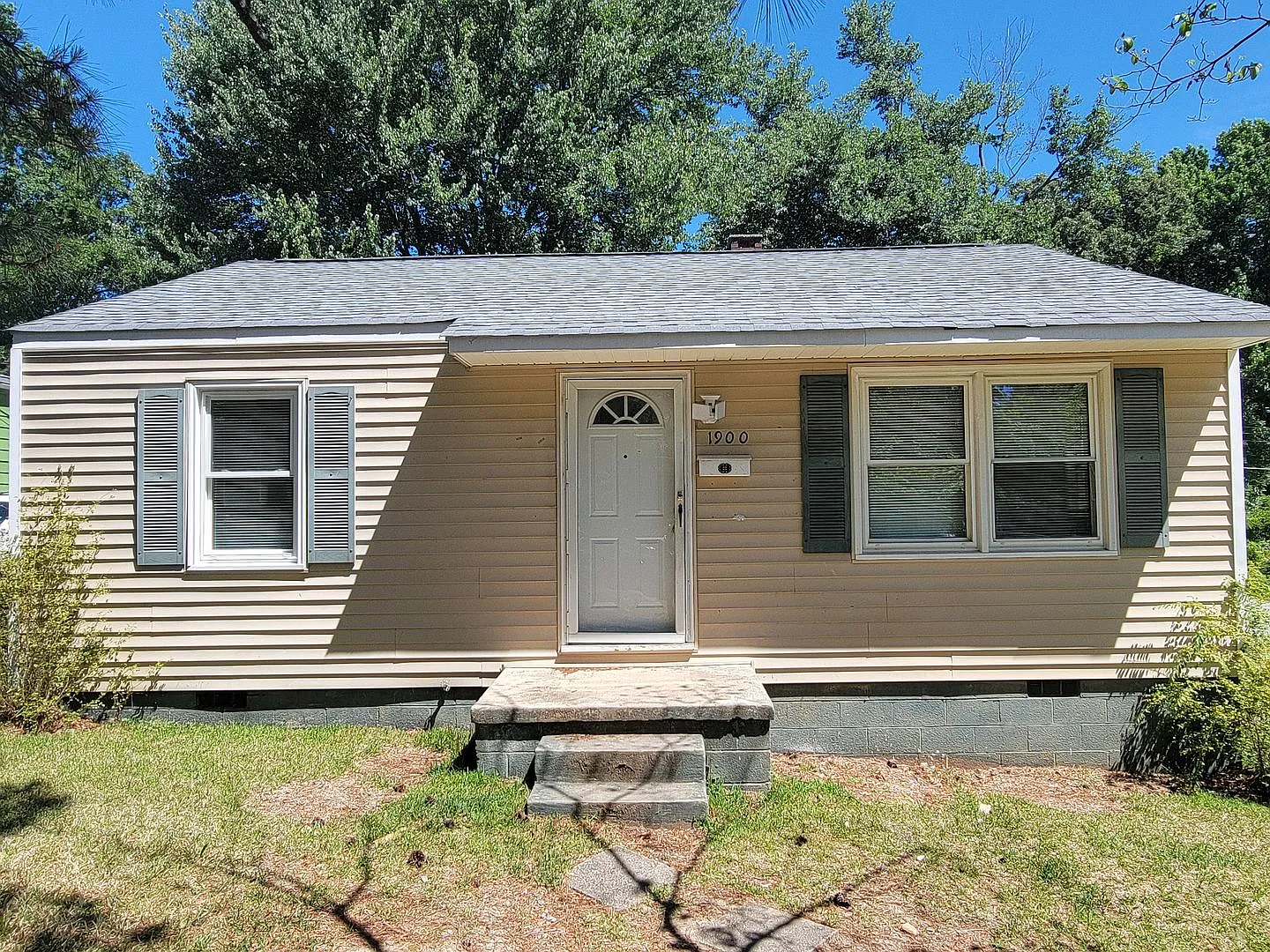 2 Bedroom 1 Bathroom House — Photo 1