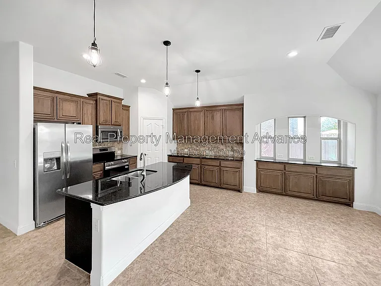 235 Burnett Dr — Photo 7
