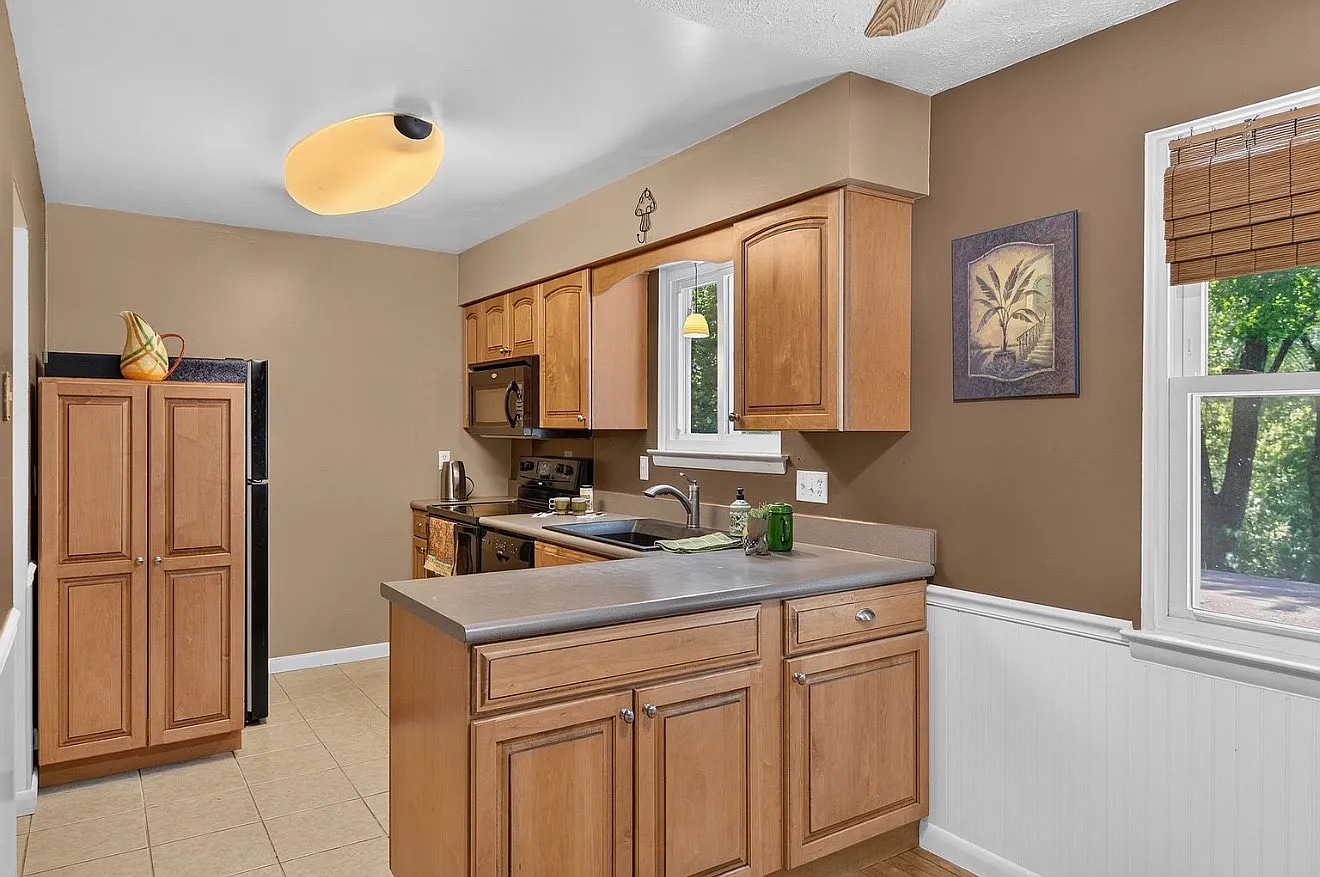 1088 Monticello Ln — Photo 4