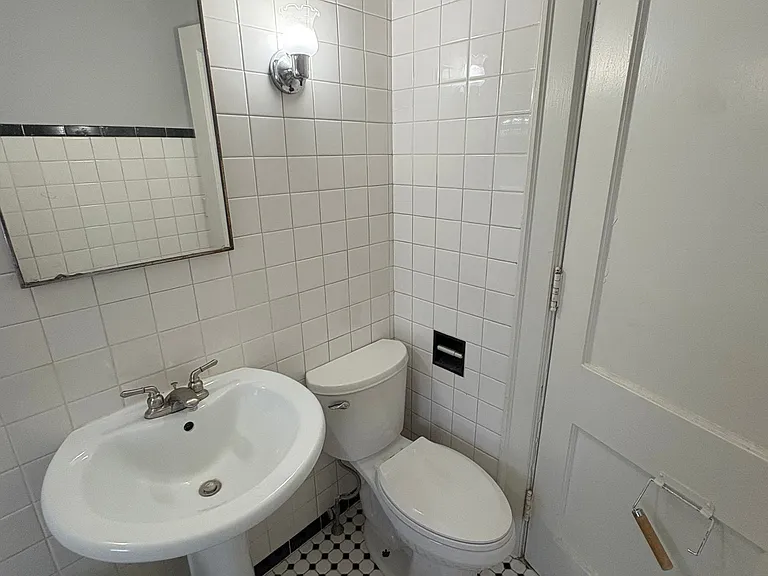 3871 Farnam St #9 — Photo 12