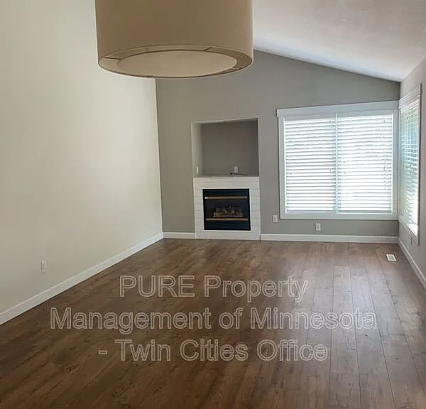 1390 Granada Trl N — Photo 3