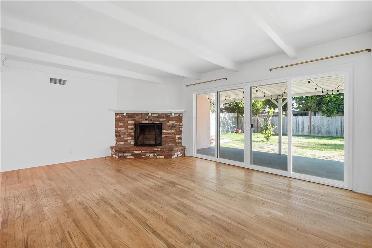 3 bed, 1473 sqft, $5,295 — Photo 2