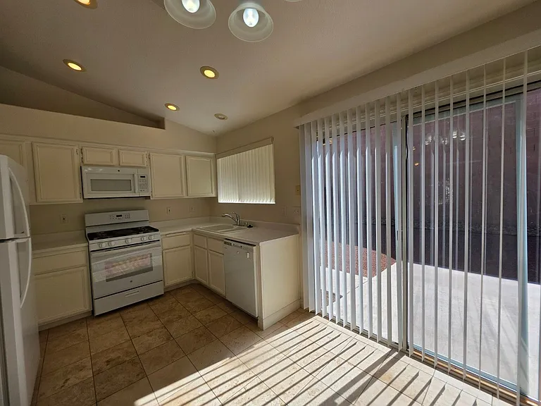 1641 Eagle Peak Way — Photo 7