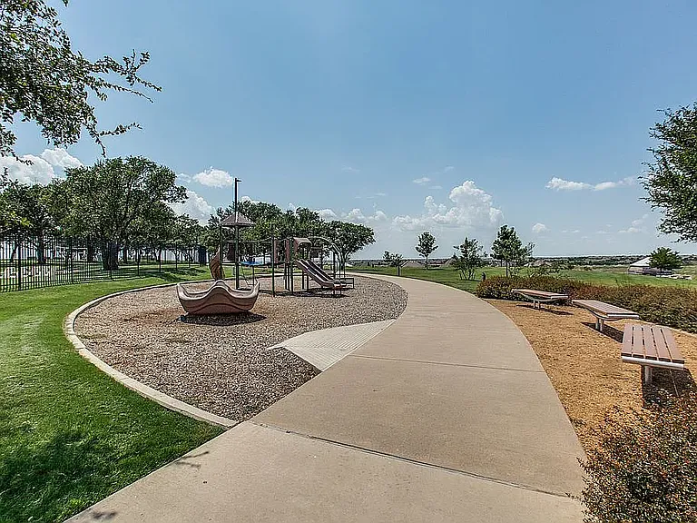 842 Quarter Horse Ln — Photo 30