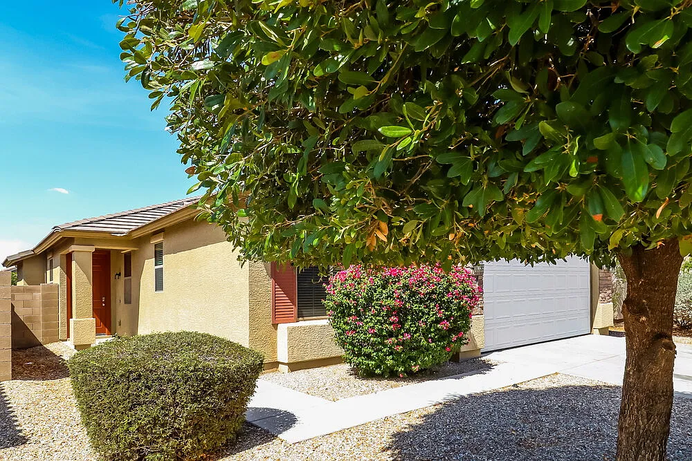 3 bed, 2.0 bath, 1681 sqft, $2,125 — Photo 3