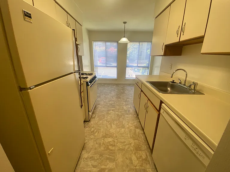 Princeton Circle West Apartments — Photo 63