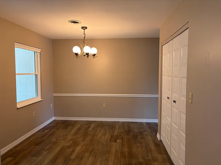 141 E South St — Photo 2
