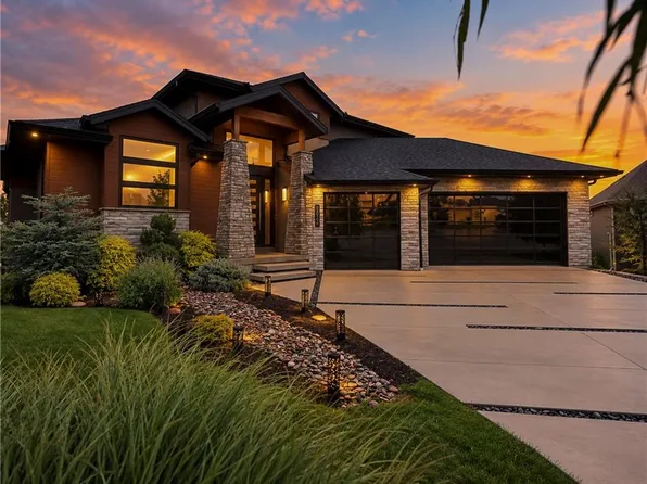 8826 McCoy St, Lenexa, KS 66227