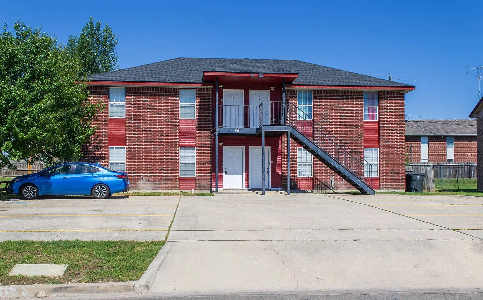 2 bed, 1.0 bath, 870 sqft, $650 — Photo 1