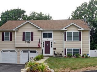 29 Mapleridge Dr, Waterbury, CT 06705