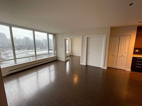 5th image of 1833 Crowe St #902