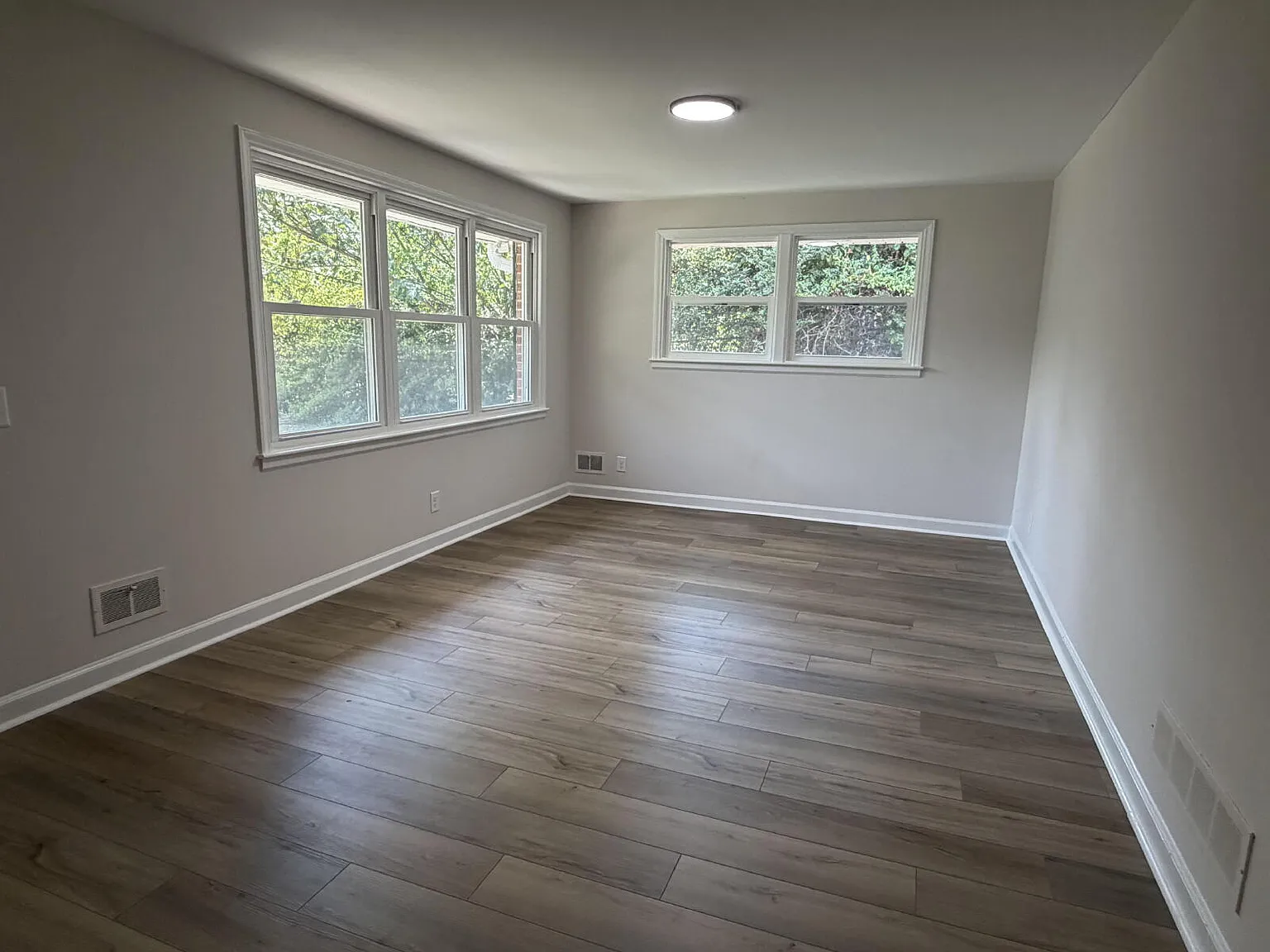 3 bed, 2.0 bath, 1500 sqft, $1,800 — Photo 3