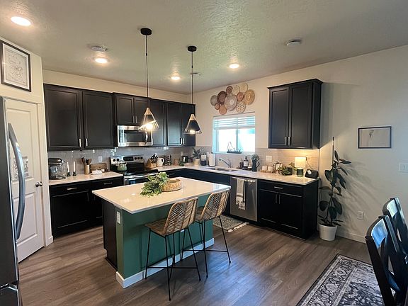 Kitchen. Quartz Counter tops. Stainless steel appliances, Large pantry, ample cabinet space