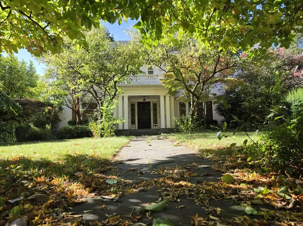 6385 Marguerite St, Vancouver, BC V6M 3L5