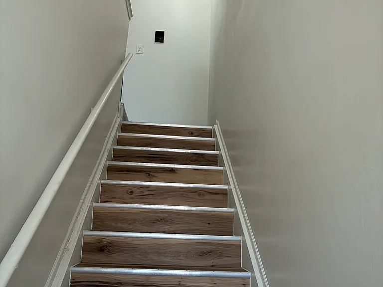 202 Sunset Ln — Photo 2