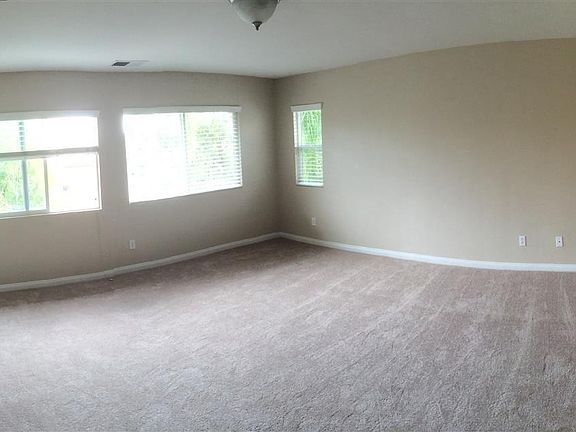 3rd image of 604 Yarrow Way