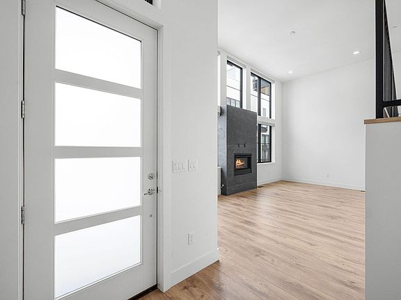 2nd image of 818 Ash St Unit 2