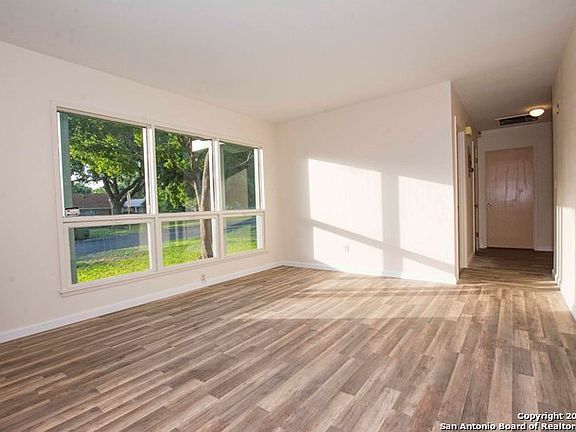 5th image of 4406 Winlock Dr