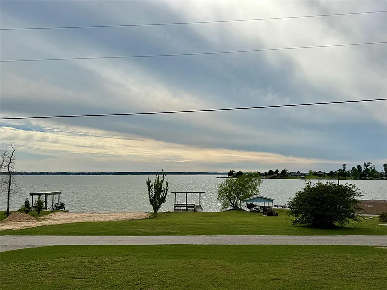 337 W Cattle Dr — Photo 2
