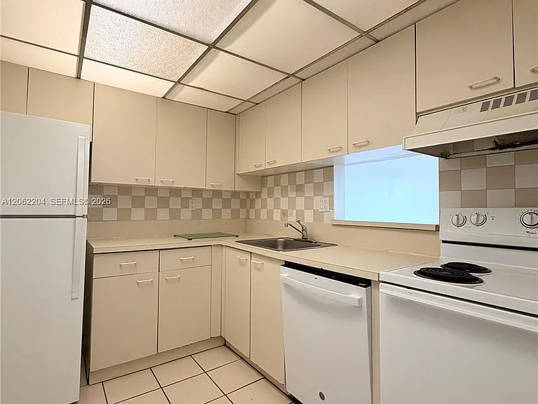 10431 N Kendall Dr #D314 — Photo 6