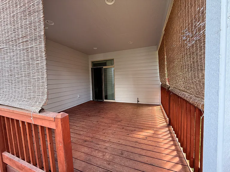 2626 NE Hawthorne Cir — Photo 24