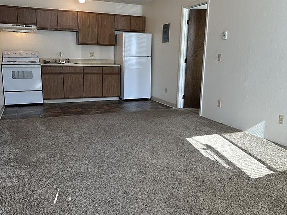 3rd image of 148 Prickett Ln APT 9