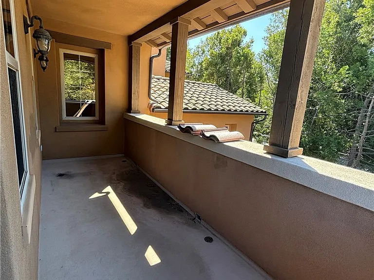 36 Grassland — Photo 19