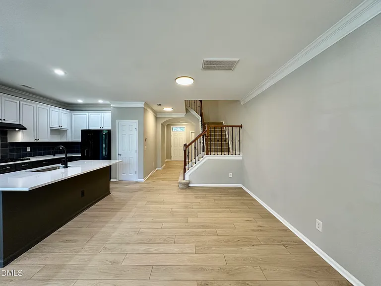 323 Longchamp Ln — Photo 14