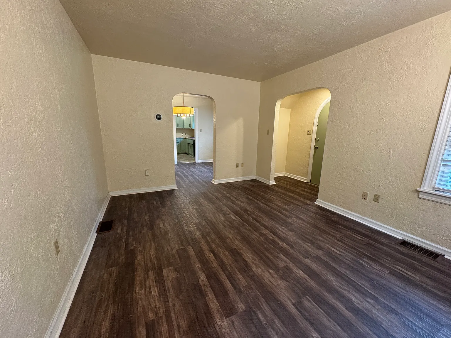 4 bed, 2.5 bath, 1254 sqft, $1,695 — Photo 4