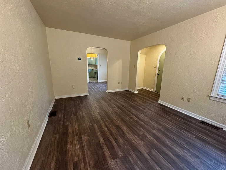 1048 Wilmington Ave — Photo 10