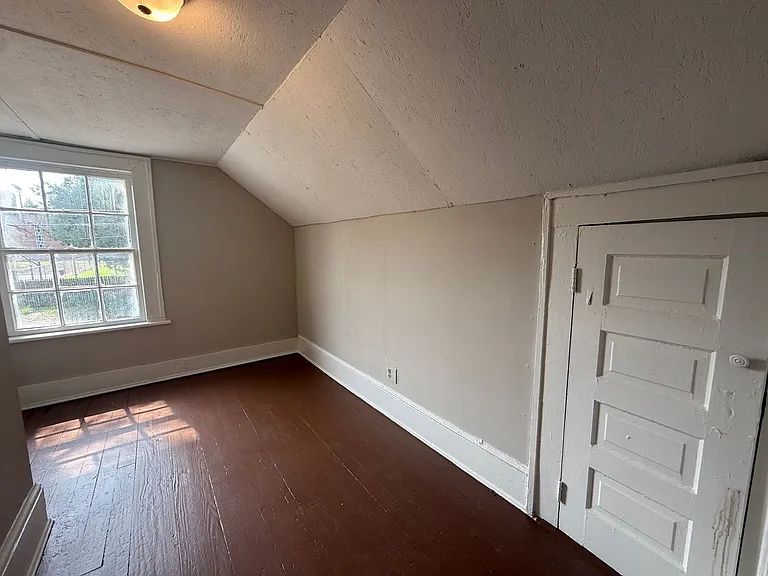 104 Parkview St W — Photo 10
