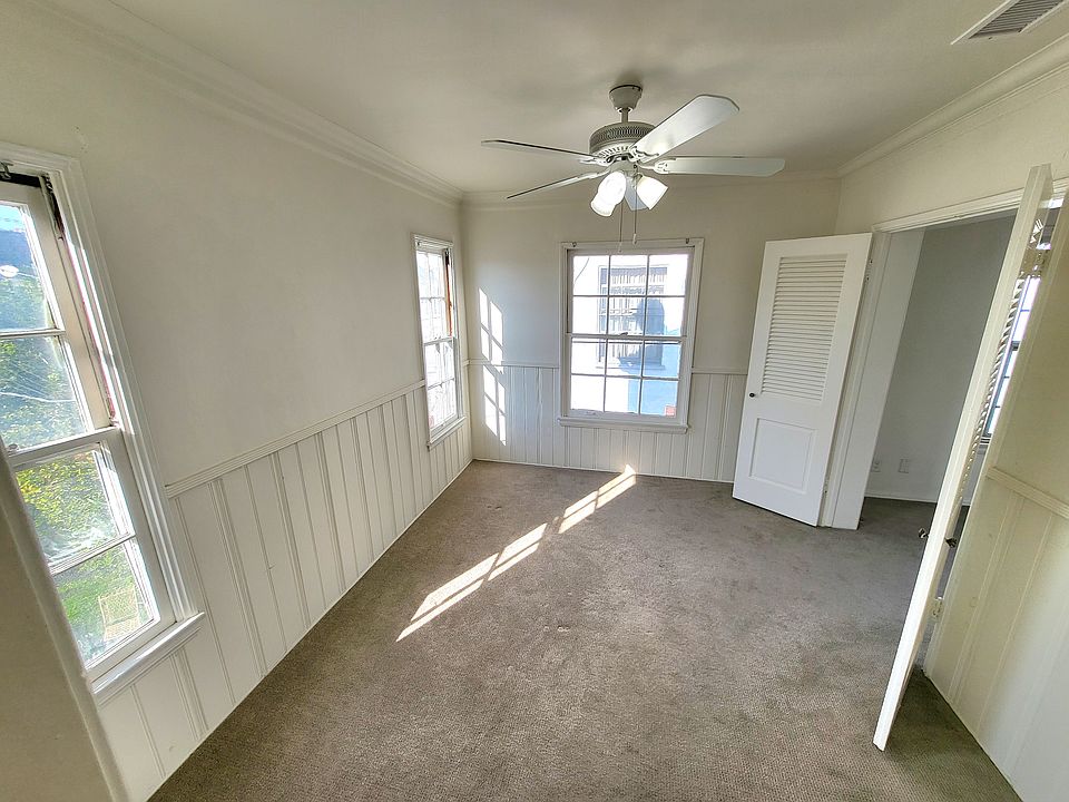 Dining room that can be used as office or second bedroom