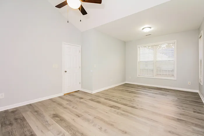 4709 Farm Lake Dr — Photo 7