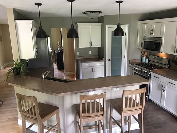 3rd image of 420 Thurow Dr