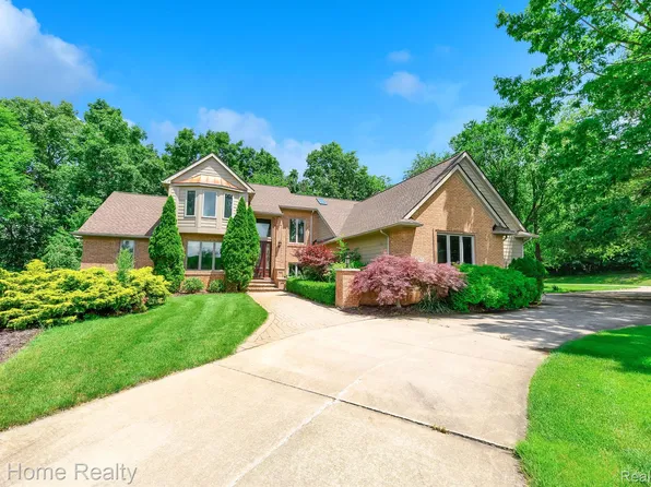 3294 Canyon Oaks Trl, Milford, MI 48380