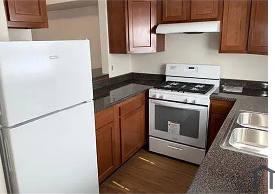 3 bed, $1,785 — Photo 2