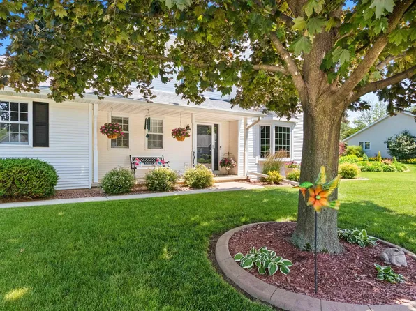 2914 Buttercup Ct, Green Bay, WI 54313