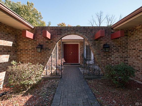 4th image of 8260 Garnet Dr