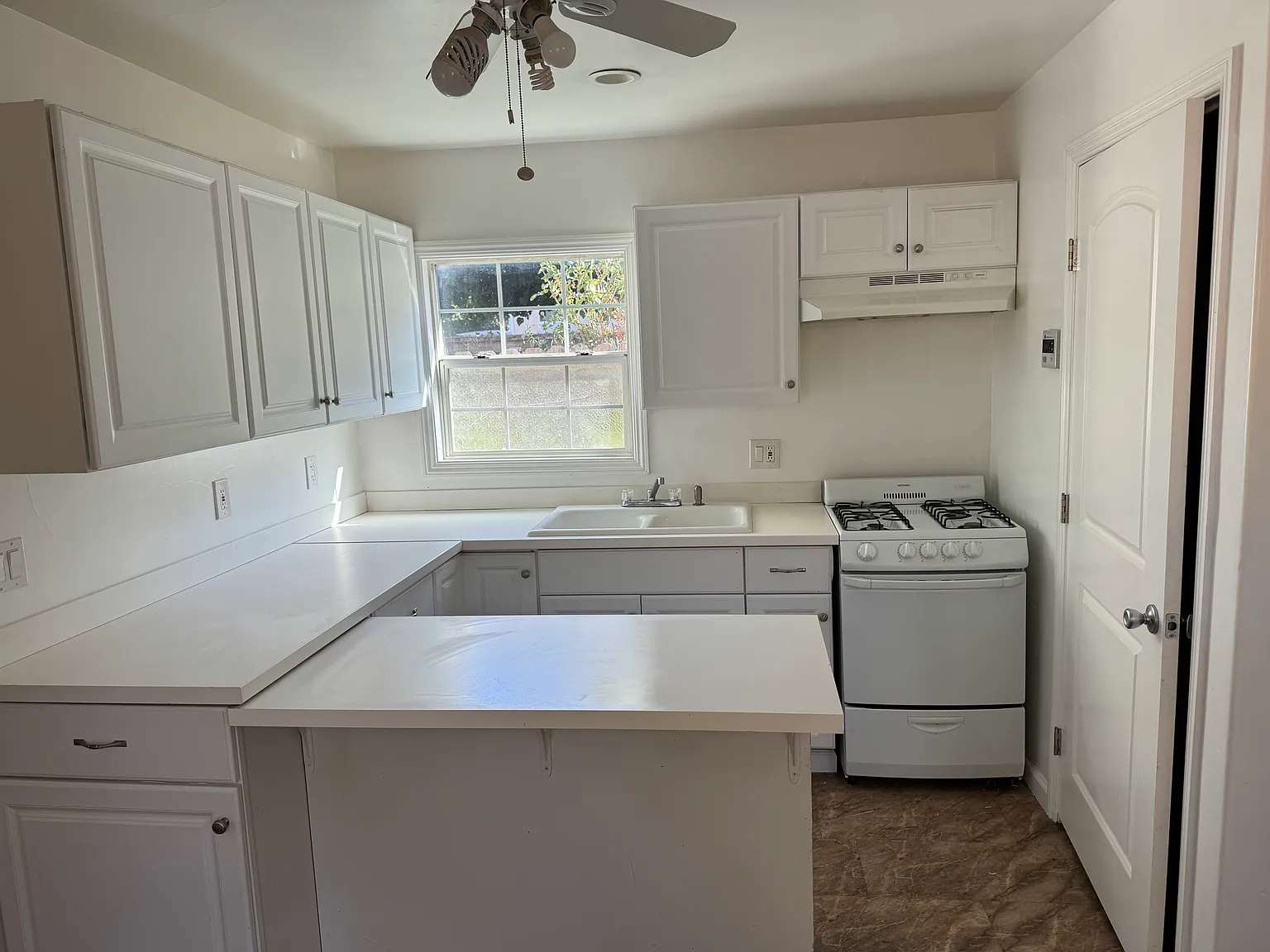 1 bed, 500 sqft, $1,800 — Photo 1