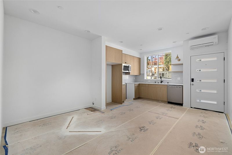 5th image of 1825 E Pine Street