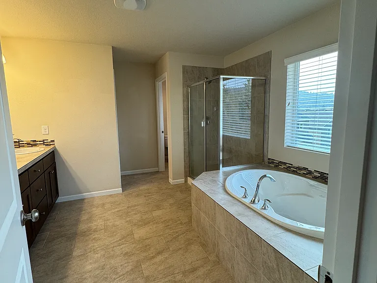 17531 SE Pinnacles St — Photo 25