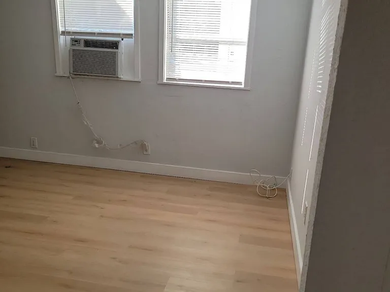 1425 Tamiami Trl #E — Photo 4