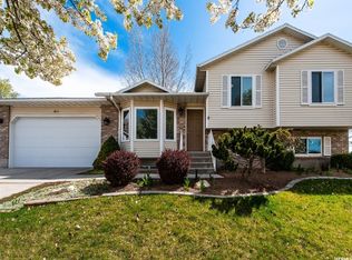 697 W Sunset Links Dr, Murray, UT 84123