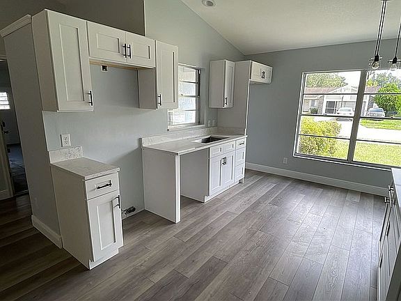 5th image of 1427 Orchid Ln