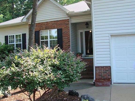 Beautiful exterior of brick veneer & vinyl siding.