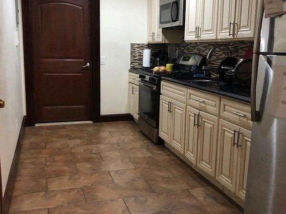 5th image of 798 Knickerbocker Ave #1