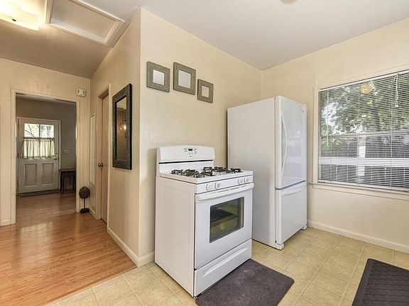 4th image of 318 1/2 Clinton Ave
