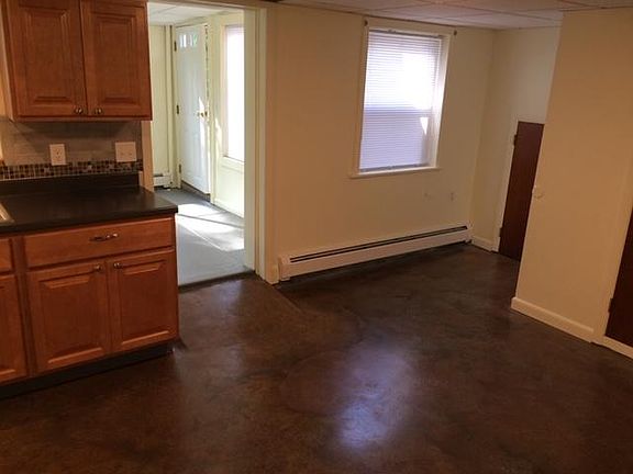 3rd image of 320 Woonasquatucket Ave APT A