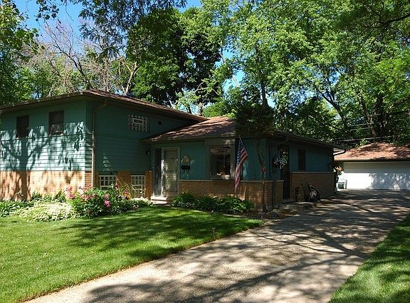 2nd image of 114 Warwick St
