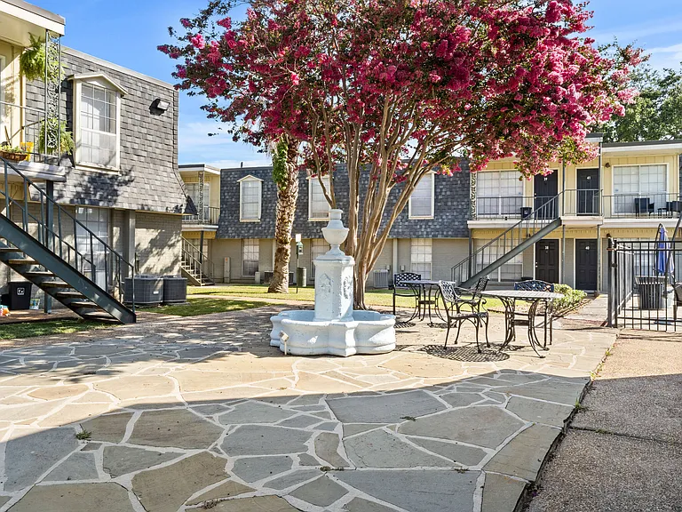 Holly Place — Photo 9